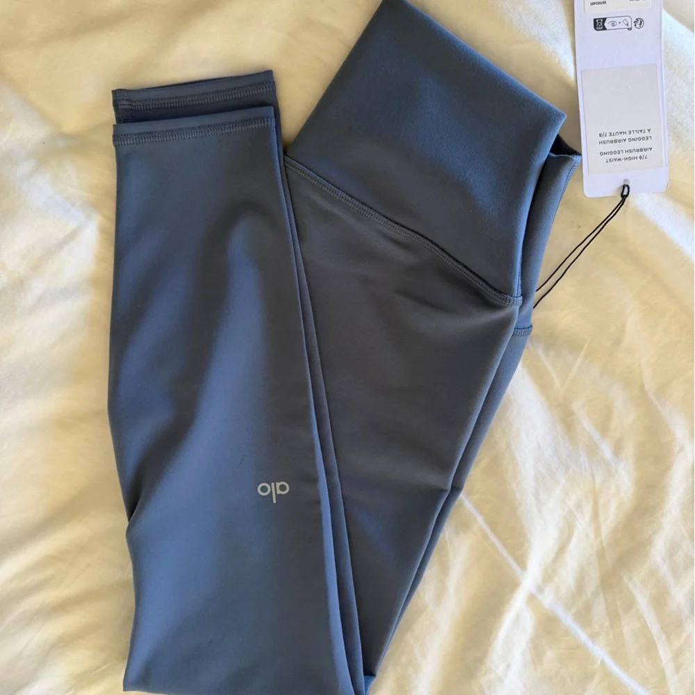 BNWT ALO 7/8 leggings